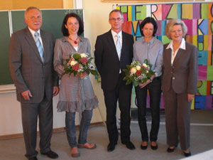 Bild Bürgermeister Henig, Barbare Schwarz, Rektor Jürgen Neuberger, Eva Wild und Schulamdsdirektorin Ulrike Bittner-Arnold